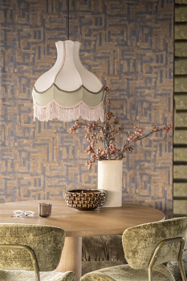 by-boo1796_250279 Retro hanglamp met franjes boven eettafel volgens de 2026 trends in verlichting.