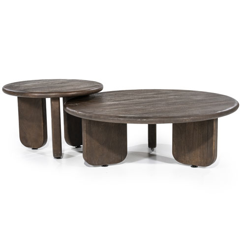 2 bruin houten ronde salontafels in 2 maten met ieder 3 poten met afgeronde hoeken.