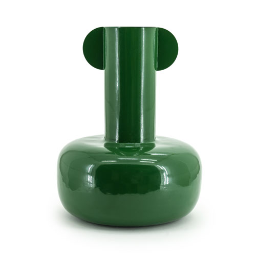 Grote groene vaas met ronde bolle onderkant en hoge slanke hals.