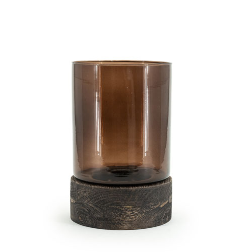 Windlicht in cilindervorm met houten voet en bruin gekleurd glas.