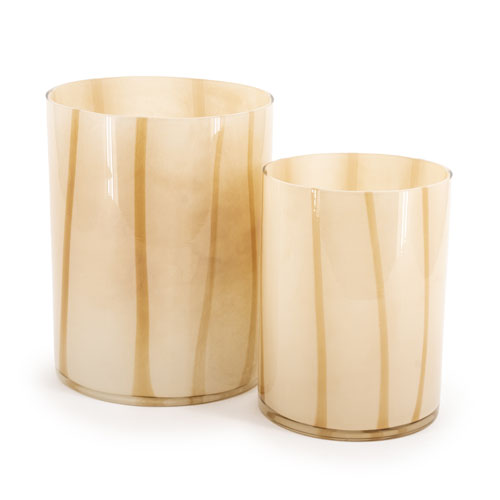 Cilindervormige glazen windlichten in beige met organische strepen in twee maten van By-Boo.